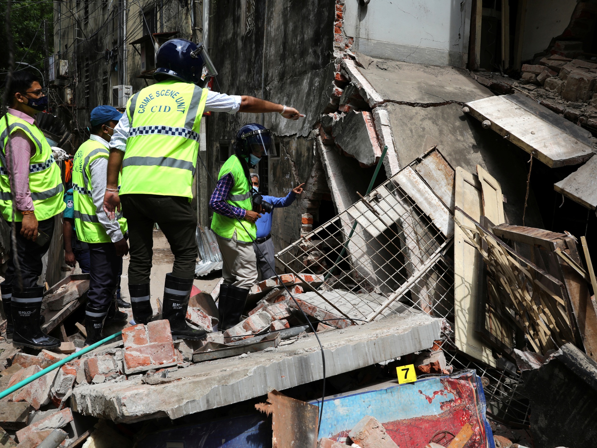 बंगलादेशको राजधानी ढाकामा भएको विस्फोटमा परी १४ जनाको मृत्यु भएको छ भने सयभन्दा बढी घाइते भएका छन्