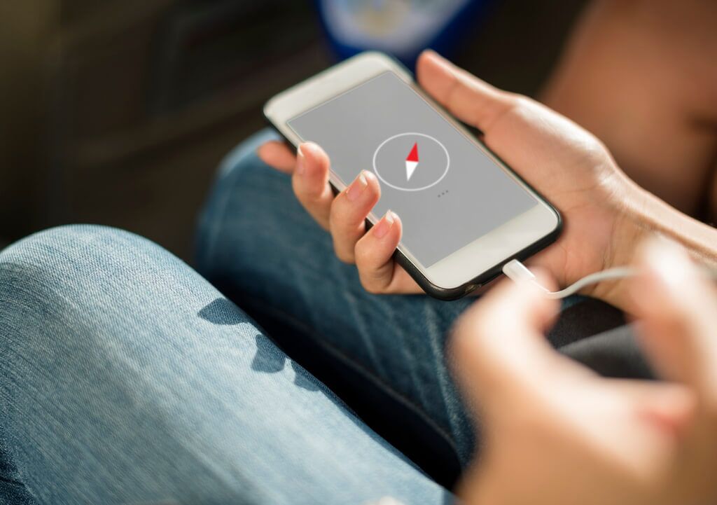 एप्पलले प्रयोगकर्ताहरूलाई उनीहरूले चार्ज गरिरहेको बेला फोनसँगै नसुत्न चेतावनी दिन्छ
