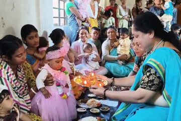 आङ्गनवाडी केन्द्रमा बालबालिकाको अन्नप्राशन संस्कार सञ्चालन गरिएको थियो