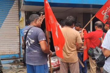 विभिन्न माग राखेर टोटो चालकहरूको प्रदर्शन