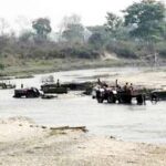 बुढ़ी तोर्षा नदीबाट बालुवा-ढुङ्गाको तस्करी