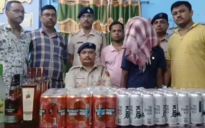 आँपको बक्समा विदेशी मदिराको तस्करी भइरहेको थियो, मालदा जीआरपीले यसको पर्दाफास गर्‍यो, एक तस्कर पक्राउ