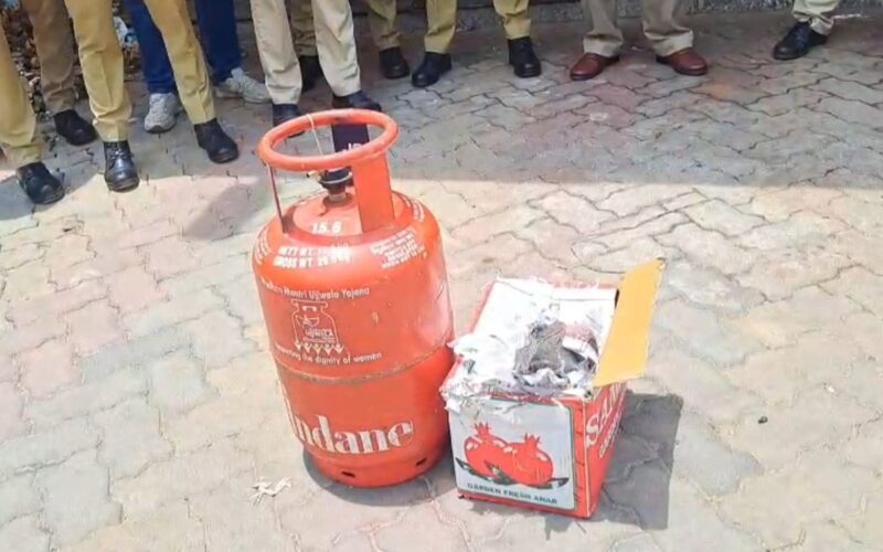 दमकल विभागले दिनबजारमा नक्कली अभ्यासको आयोजना गर्‍यो, मानिसहरूलाई आगो निभाउने सीप सिकायो