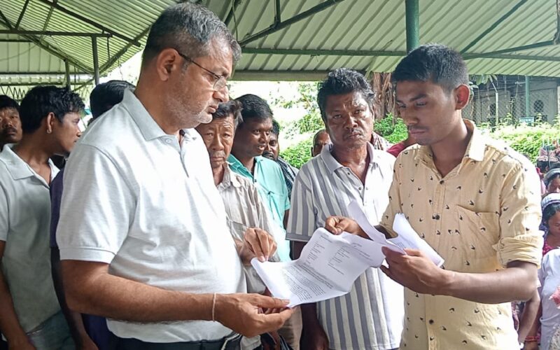 कार्लावली चिया बगानका मजदुरहरूले आफ्नो माग पूरा गर्न आन्दोलन सुरु गरे