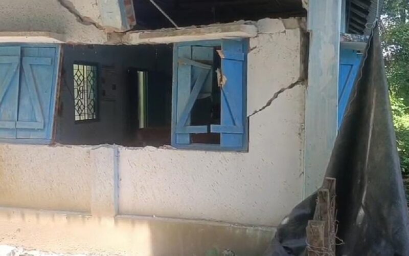 खानाको लोभमा हात्तीले विद्यालयमा क्षति पुर्‍यायो