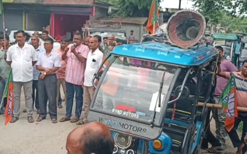 सडक मर्मतको माग गर्दै भाजपाले सडक अवरुद्ध गर्‍यो  