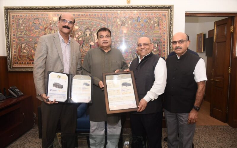 टोयोटा इनोभा हाईक्रसले भारत एनसीएपी अन्तर्गत ५-तारे सुरक्षा रेटिङ प्राप्त गर्‍यो