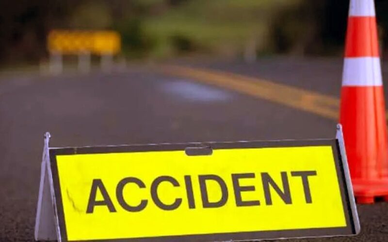 पिकअप भ्यान र ट्रक ठोक्किँदा एकको मृत्यु, दुई घाइते