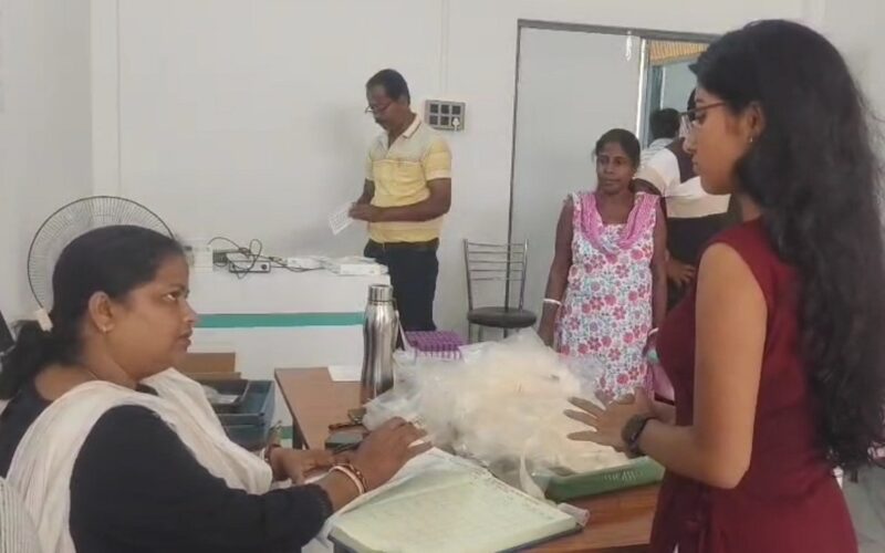 जलपाईगुडीको एक नर्सिङ होममा रक्तदान शिविर आयोजना गरिएको थियो