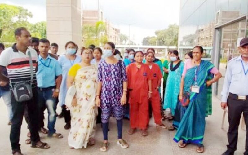 वेतन नपाएपछि अस्थायी कर्मचारीहरूको प्रदर्शन