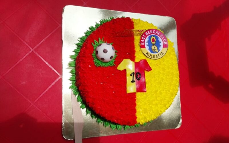 पूर्वी बंगाल दिवसको अवसरमा सिलगढीमा विशेष कार्यक्रम आयोजना, क्लब समर्थकहरूले झण्डा फहराएर केक काटे