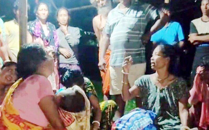 पर्खालले थिचिएर शिशुहरूको मृत्यु