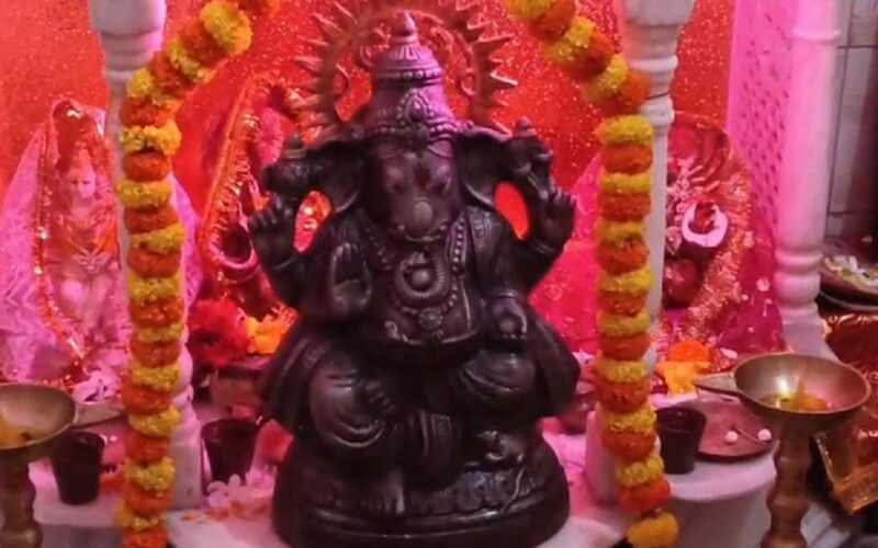 जलपाईगुडीमा गणेश चतुर्थी मनाइयो, बाहिरबाट ल्याइएको मूर्तिसहित भव्य कार्यक्रम