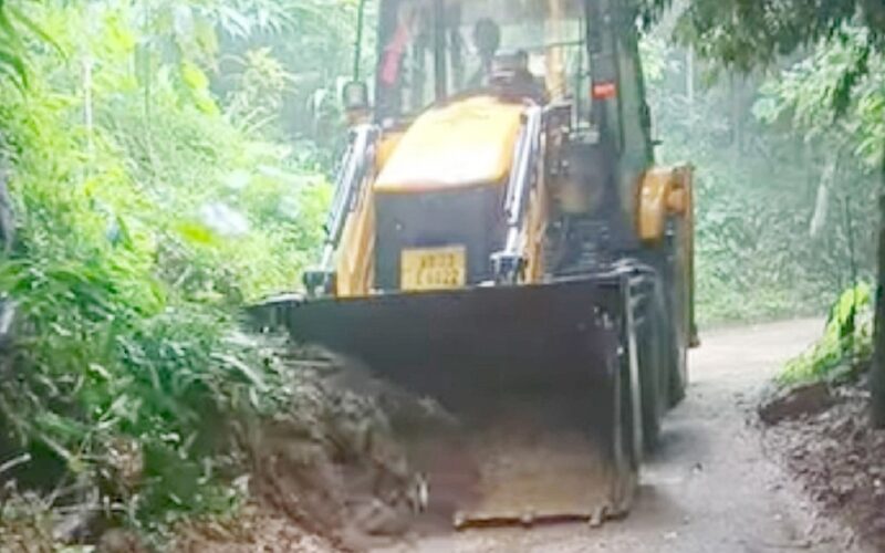 ग्राम पञ्चायत सदस्य सङ्गीत राईको नेतृत्वमा सड़क सफाई