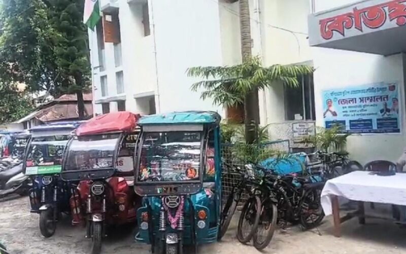 छ वटा टोटो, आठ वटा साइकल, सुनको सिक्री र ठूलो मात्रामा चोरीका सामान बरामद