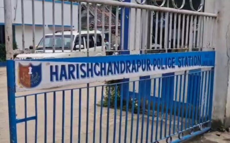 पूजाअघि ठूलो सफलता: मालदाको हरिश्चन्द्रपुरमा बैंक डकैतीको योजना विफल; बिहारका दुई अपराधी पक्राउ