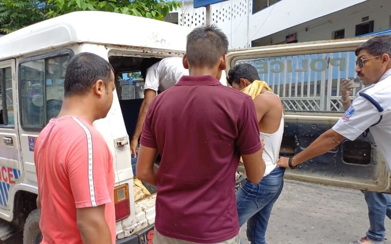 २४ घण्टा भित्र टोटो चोरीको घटना सुल्झियो, सिलगढी प्रहरीले दुई चोरलाई पक्राउ गर्यो