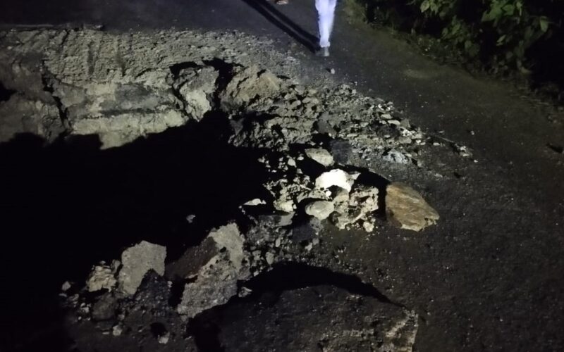 पहाडमा अर्को ठूलो पहिरोले सिलिगुडी र सिक्किमलाई जोड्ने NH-10 बन्द गर्छ