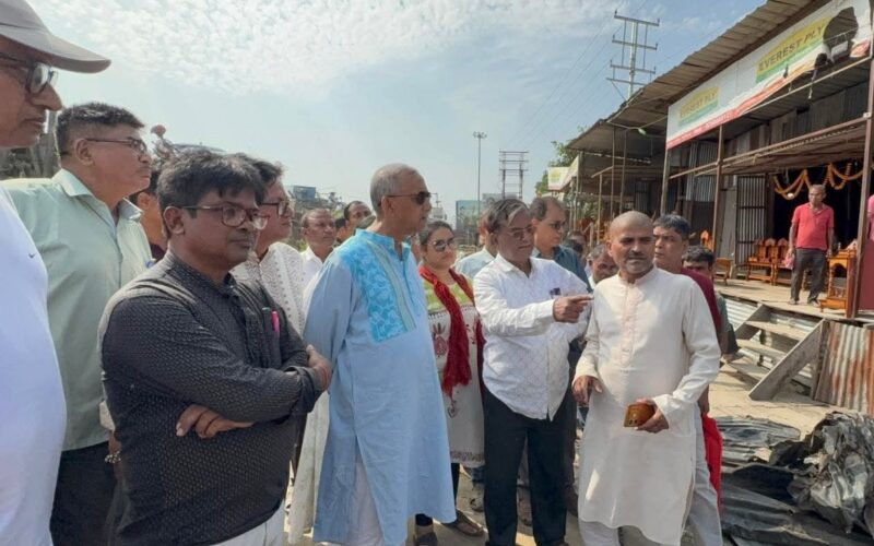 मेयर गौतम देवले दार्जिलिङ मोर आगलागीका पीडितहरूलाई भेटे