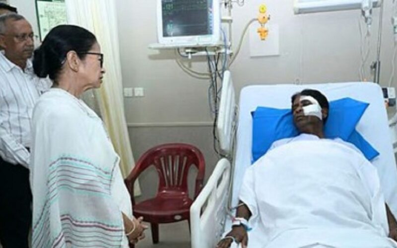 घाइते सांसदसित भेट गर्न मुख्यमन्त्री अस्पतालमा