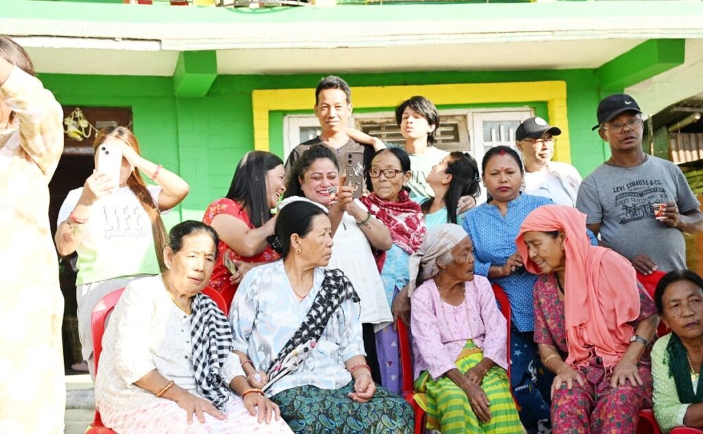 सिङ्गेल चियाबारीका पाँच अग्निपीड़ितहरूको गृह प्रवेश