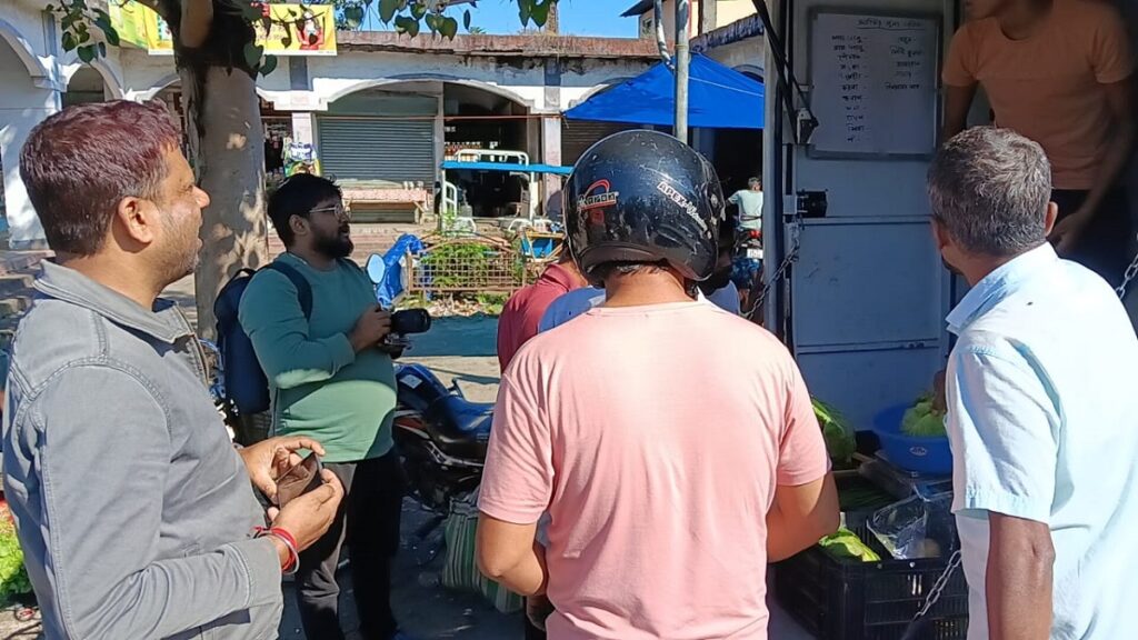 जलपाईगुडीमा तरकारीको मूल्य आकाशियो, ‘सुफल बंगला’ मोबाइल स्टलहरूले राहत प्रदान गर्दछ