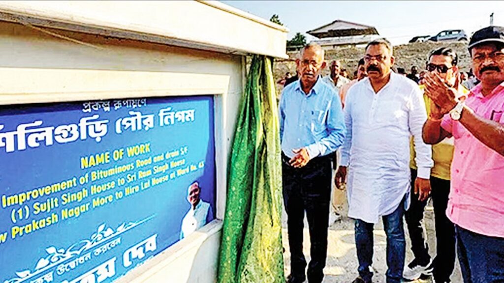 शहरभरि शिलान्यास र सम्मान कार्यक्रम, विपक्षीहरूको कटाक्ष