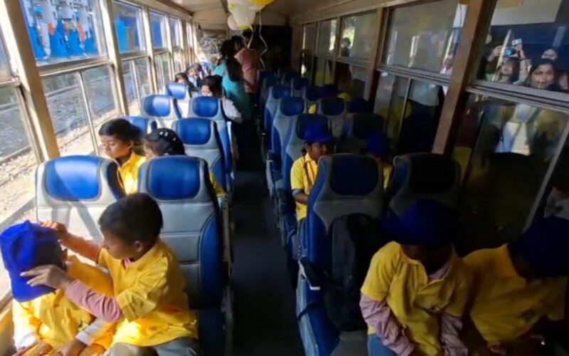 खेलौना रेलको रुट बालबालिकाको हाँसोले गुन्जियो—सिलगुडीदेखि रंगटोङसम्मको DHR को मानवीय पहल