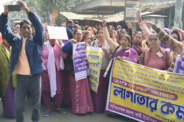 आशा कार्यकर्ताहरूले मासिक तलब सहित आठ बुँदे माग राखेर काम रोकेर विरोध प्रदर्शन गरे