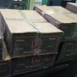 भक्तिनगर प्रहरीको छापा, लाखौं मूल्यको सिक्किममा बनेको विदेशी मदिरा बरामद; ३ तस्कर पक्राउ