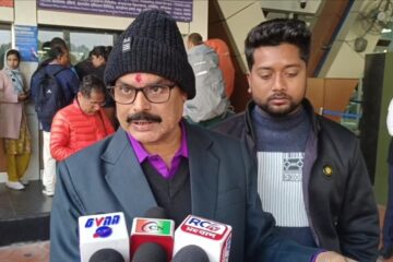 बारम्बार उडान रद्द हुँदा बाघडोग्रा विमानस्थलमा यात्रुहरूलाई ठूलो असुविधा हुन्छ