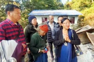 पञ्चायत प्रतिनिधिहरूद्वारा अग्नि पीड़ित परिवारसमक्ष भ्रमण