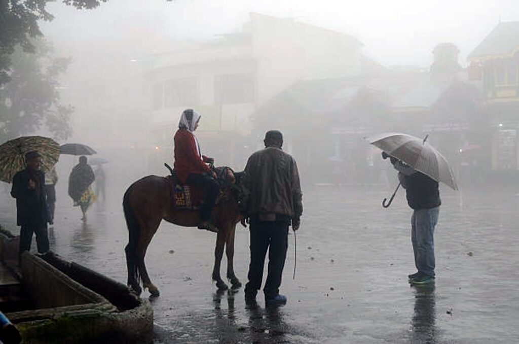 उत्तर बङ्गालमा चिसोसितै हल्का–हल्का वर्षा