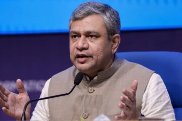 रेलमन्त्रीद्वारा एनजेपीमा कार्यको समीक्षा