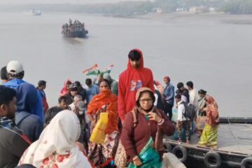 अभिषेक बनर्जीको र्‍यालीमा भीड जम्मा भयो; तृणमूल कांग्रेसका कार्यकर्ताहरू सुन्दरवनबाट डुङ्गा र बसहरू मार्फत बारासतको लागि प्रस्थान गरे