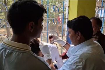 माध्यमिक परीक्षा दिन जाँदै गरेका दुई विद्यार्थी सडक दुर्घटनामा गम्भीर घाइते भएका छन्; उनीहरूले भूगोल परीक्षा छुटाएका छन्