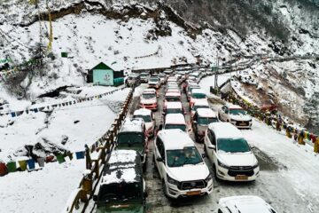 भीषण हिमपातमा फँसिएका 3000 पर्यटकहरूको उद्धार