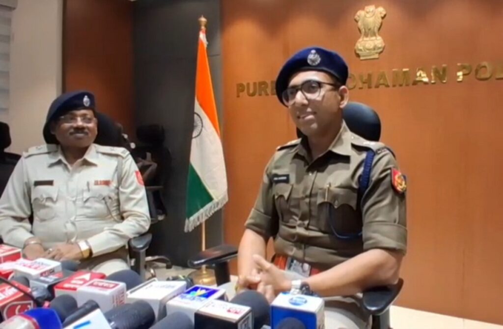 कारबाट ६.५ लाख रुपैयाँ नगद बरामद, विष्णुपुरका सांसद सौमित्र खानका पीएको नाम बाहिरियो