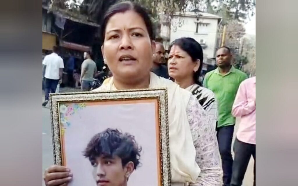 सिलगढ़ी न्यायालयमा पीड़ित परिवारको प्रदर्शन