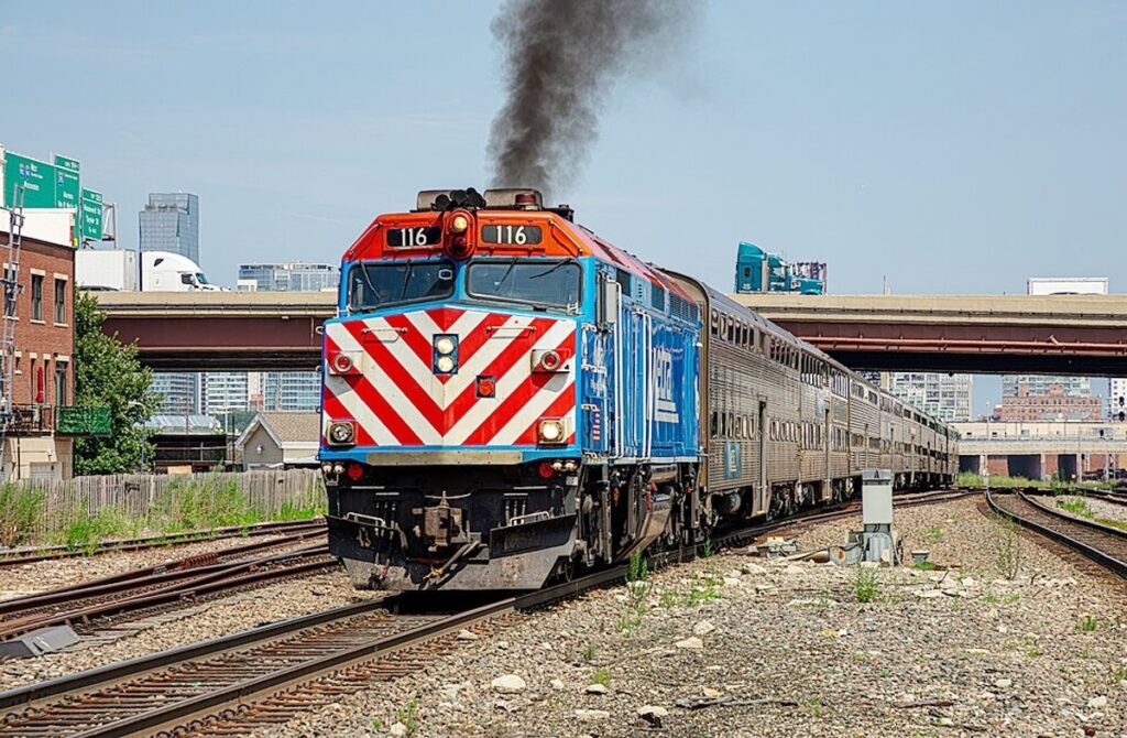 मुम्बईगामी रेलबाट दुई विद्यार्थी उद्धार