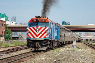 मुम्बईगामी रेलबाट दुई विद्यार्थी उद्धार