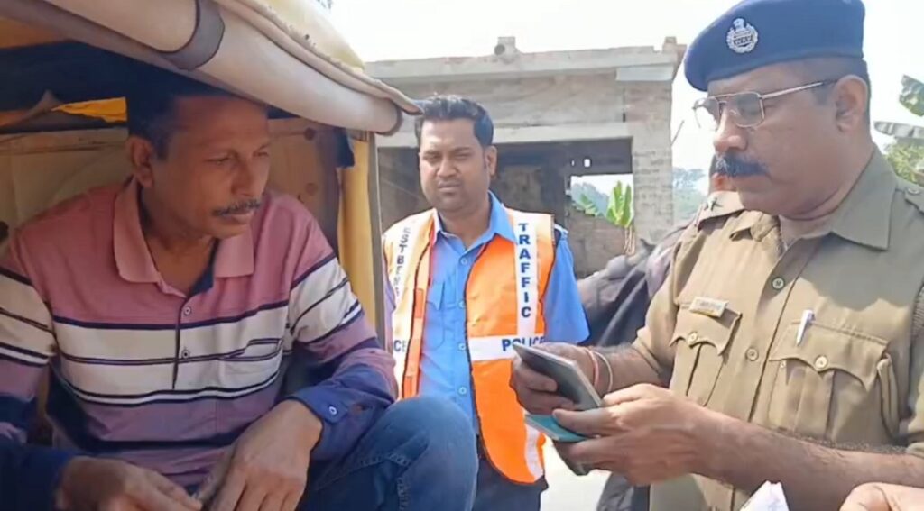 बंगलादेशको चुनाव अगाडि बंगालको सीमामा “उच्च सतर्कता”; घुसपैठ रोक्न बदुरिया प्रहरीले सघन चेकपोस्ट सुरु गर्‍यो