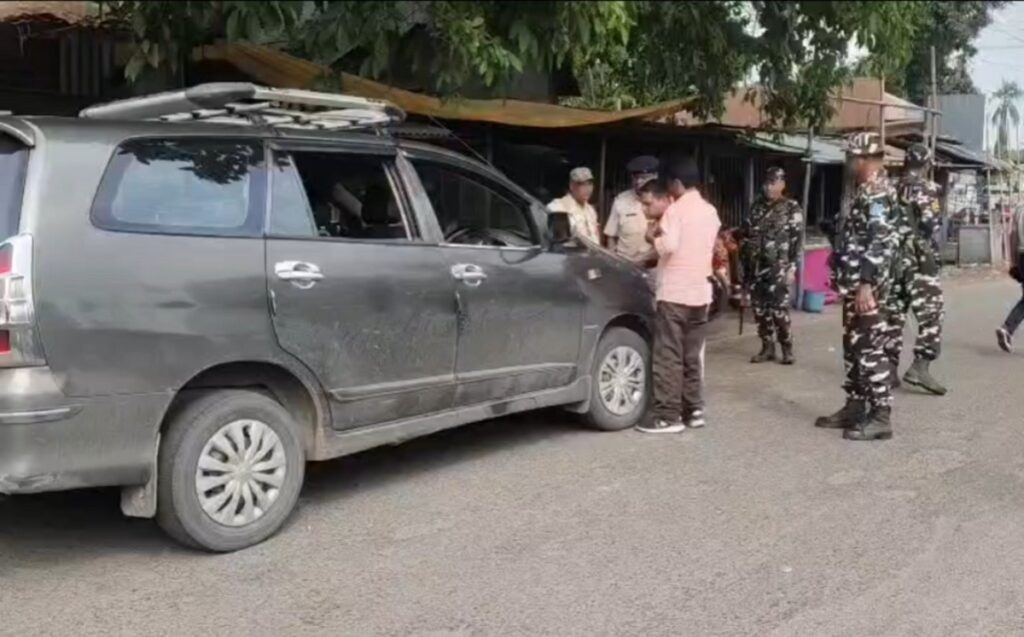 पश्चिम बंगालमा हुने आगामी चुनावलाई ध्यानमा राख्दै प्रहरी र केन्द्रीय बलद्वारा बेलकोबा बट्टाला मोडमा सघन जाँच पोइन्टहरू सञ्चालन