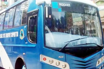 खुल्ला आकाशमुनि थन्किएका भोल्भो बसहरू