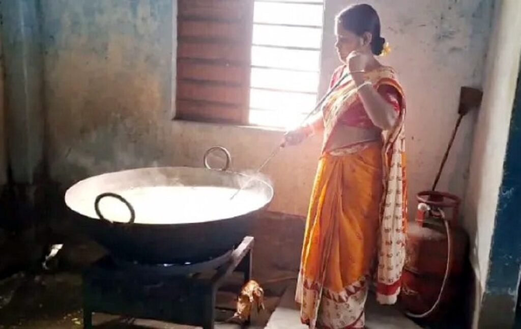 घरकै सिलिण्डरले मिड डे मिल