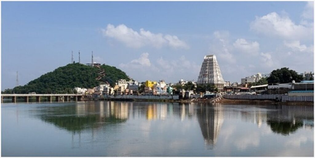 भारतका यी मन्दिरहरू अवश्य भ्रमण गर्नुपर्छ, जहाँ भक्तहरू विशिष्ट अनुष्ठानहरूमा संलग्न हुन्छन्