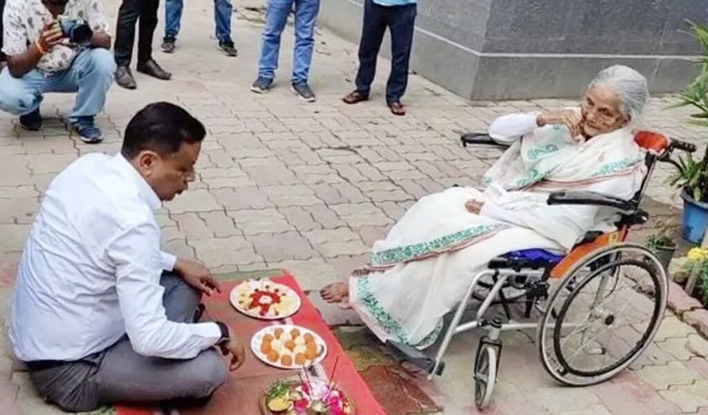 तृणमूल उम्मेद्वारद्वारा चुनाउ मैदानमा उत्रिनअघि मातृ आराधना