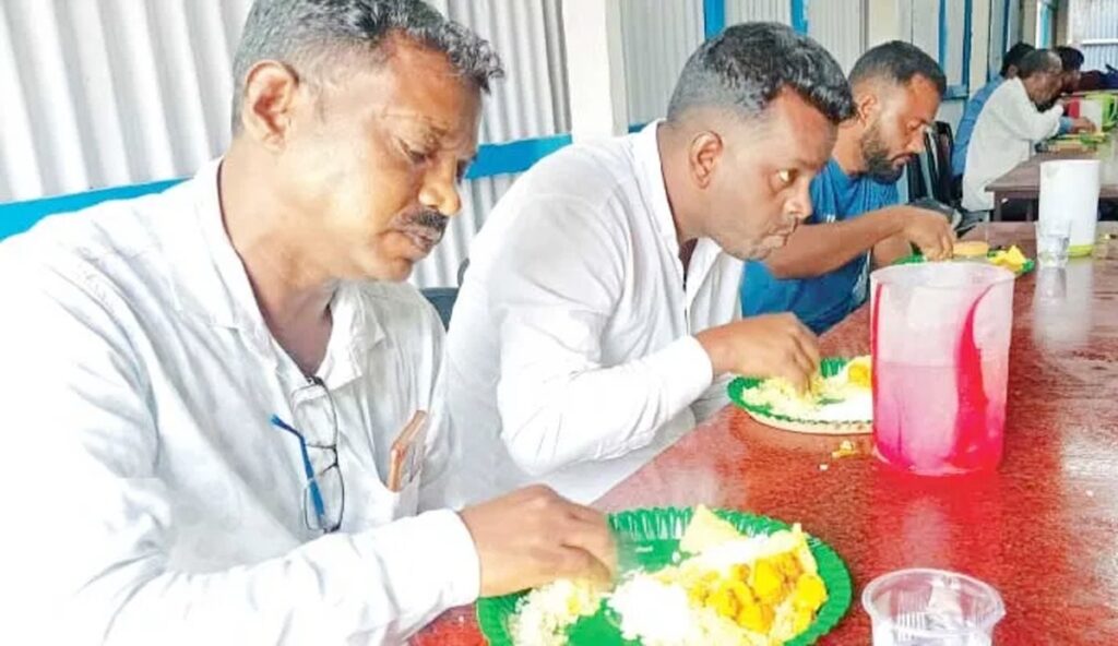 उम्मेद्वारको भान्सामा दिनभरि खाना पकाउने काम