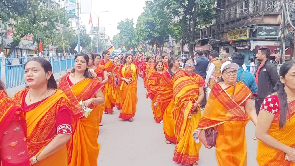 शोभा यात्रामा तृणमूल-भाजपा उम्मेद्वार