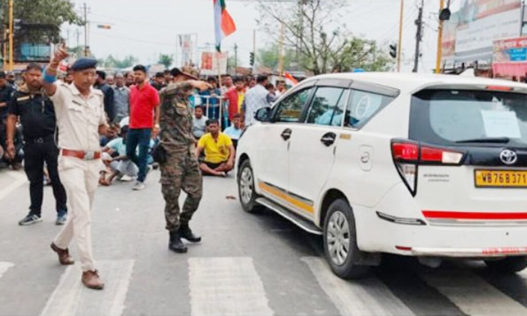 एसआईआरको संशोधित सूचीमा नाम हटाइएको विरोधमा राष्ट्रिय राजमार्ग अवरोध